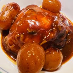 A picture of Crockpot Baby New Potatoes with Chicken.