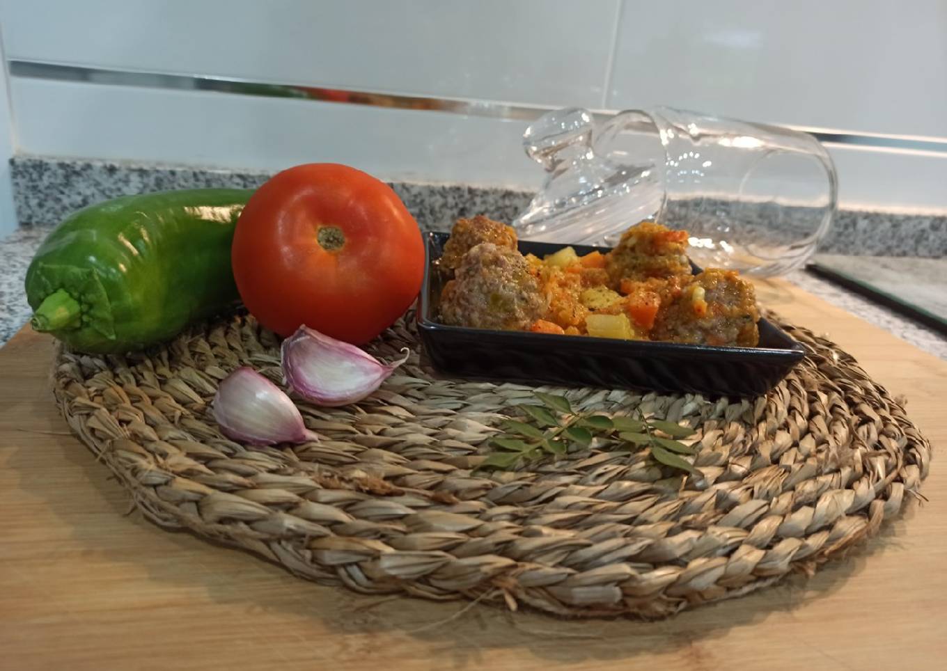 Albóndigas de carne 🍲 en salsa de verduras y verduras al vapor