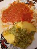 Fideo con salsa diferente con lo que hay en estos días