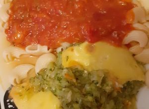 Una foto de Fideo con salsa diferente con lo que hay en estos días