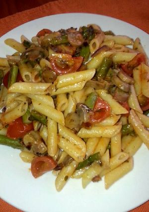 Una foto de Macarrones con espárragos trigueros - vegano