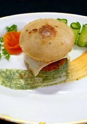 होममेड बर्गर विद वेजी कटलेट (homemade burger with veggie cutlet recipe in Hindi) रेसिपी मुख्य फोटो