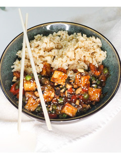 A picture of General Tso tofu stir fry.