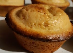 Una foto de Pan de elote tipo cupcakes