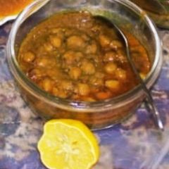 A picture of 3 spice cholay masala.