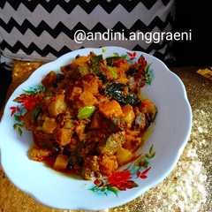 A picture of Sambal goreng kentang ati sapi.