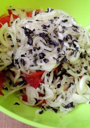 A picture of National Kyrgyz salad "Shakarap".