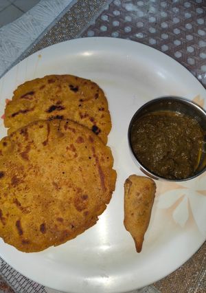 A picture of मक्का रोटी सरसो का साग.
