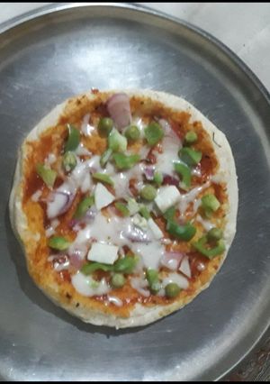 कुलचा पिज़्ज़ा (Kulcha pizza recipe in hindi) रेसिपी मुख्य फोटो