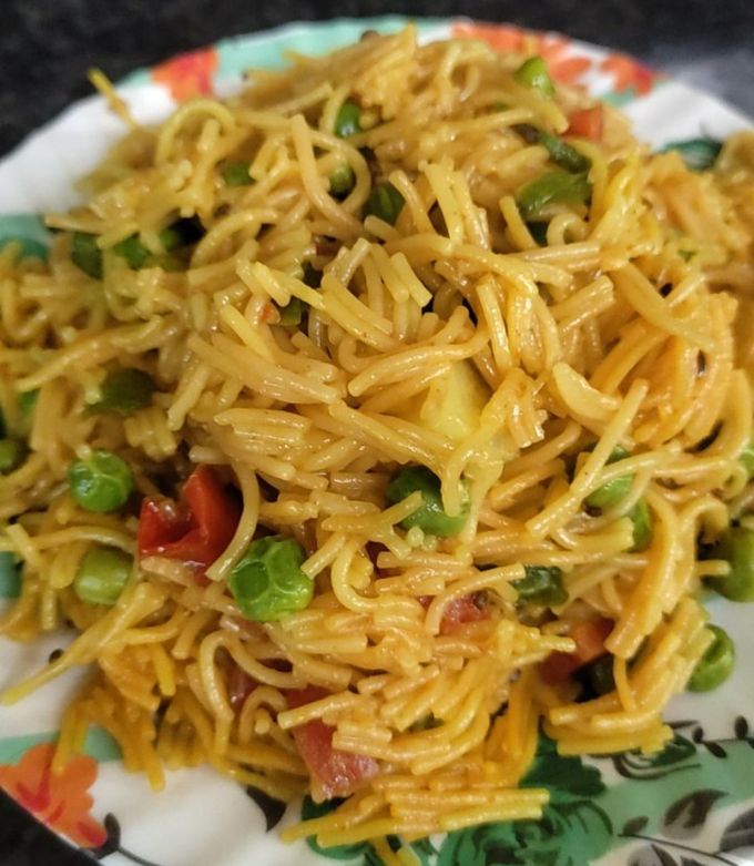 वेजिटेबल सेवई उपमा रेसिपी मुख्य फोटो