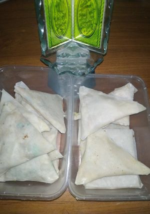 A picture of Aloo samosa.
