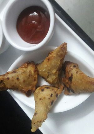 A picture of Left over roti samosa.