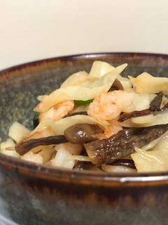 芹菜根·鹿茸菇 & 虾仁(省时 & 超方便) 的食譜成品照片