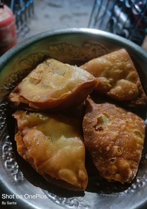 A picture of Nimki/ Namak Pare.
