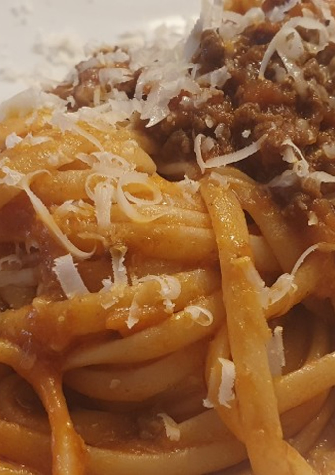 Una foto de Linguine a la bolognesa