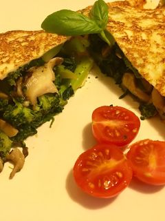 Una foto de Torticrepe de setas, brócoli y espinacas