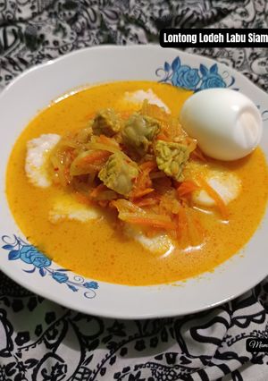 Foto resep Lontong Lodeh Labu Siam Wortel dan Tempe