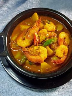 আলু প্রণ কারি (Aloo prawn curry recipe in Bengali) রেসিপির প্রধান ছবি