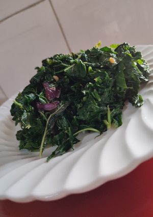 A picture of StirFry steamed spinach.