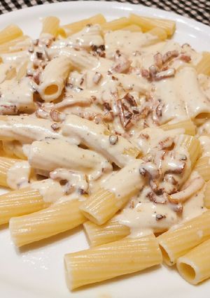 Una foto de Tortiglioni amb falsa salsa carbonara