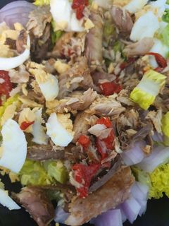 Una foto de Ensalada con caballa