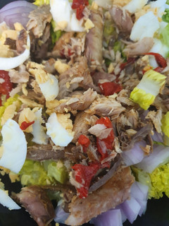 Una foto de Ensalada con caballa