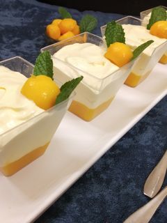 मैंगो मूस (Mango mousse recipe in hindi) रेसिपी मुख्य फोटो