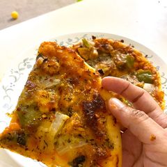 A picture of Chicken Tikka Pizza.
