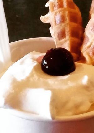 A picture of GOOEY BUTTER WAFFLE CAKE ICE CREAM (JENI'S SPLENDID ICE CREAM.