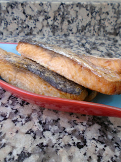 Una foto de Shiozake o lomo de salmón en salazón japonés