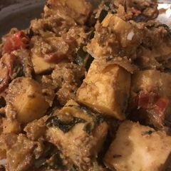 A picture of Mango paneer curry.