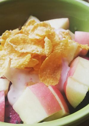Foto resep Fast & Healthy Breakfast - Fruit Salad & Corn Flakes