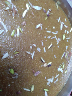 મોહનથાળ (mohan thal recipe in gujarati) રેસીપી મુખ્ય ફોટો