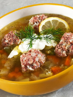 Húsgombócos csorbaleves recept fotója