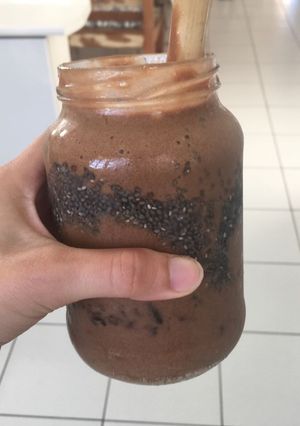 Foto de Sorvete de banana congelada com cacau em pó