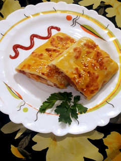 عکسی از دستور استرامبولی ایتالیایی(ژامبون و سوسیس)