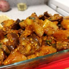 A picture of Aloo baigan.