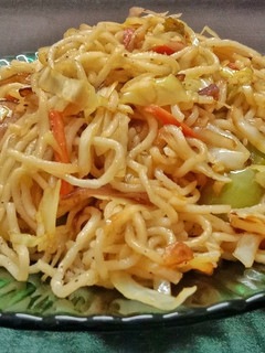 હક્કા નુડલ્સ (Hakka Noodles Recipe In Gujarati) રેસીપી મુખ્ય ફોટો