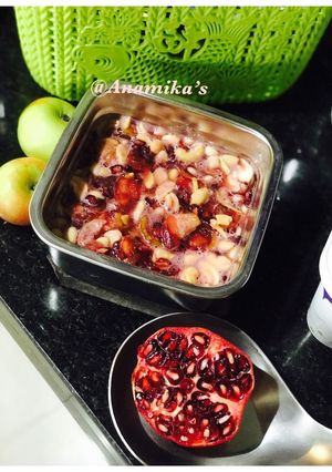 A picture of Apple and Pomegranates Chutney.