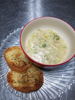A picture of Potato broccoli ham and cheese soup.