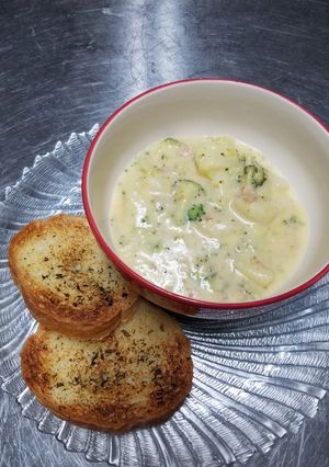 A picture of Potato broccoli ham and cheese soup.