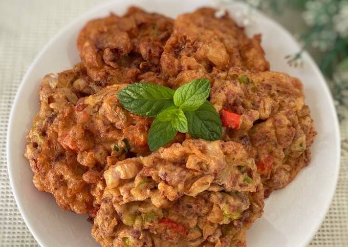 Bagaimana Menyiapkan Telur dadar kornet yang Bisa Manjain Lidah