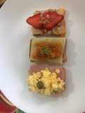 Desayuno con tostadas variadas