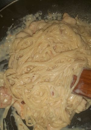 Una foto de Salsa Alfredo con fideos