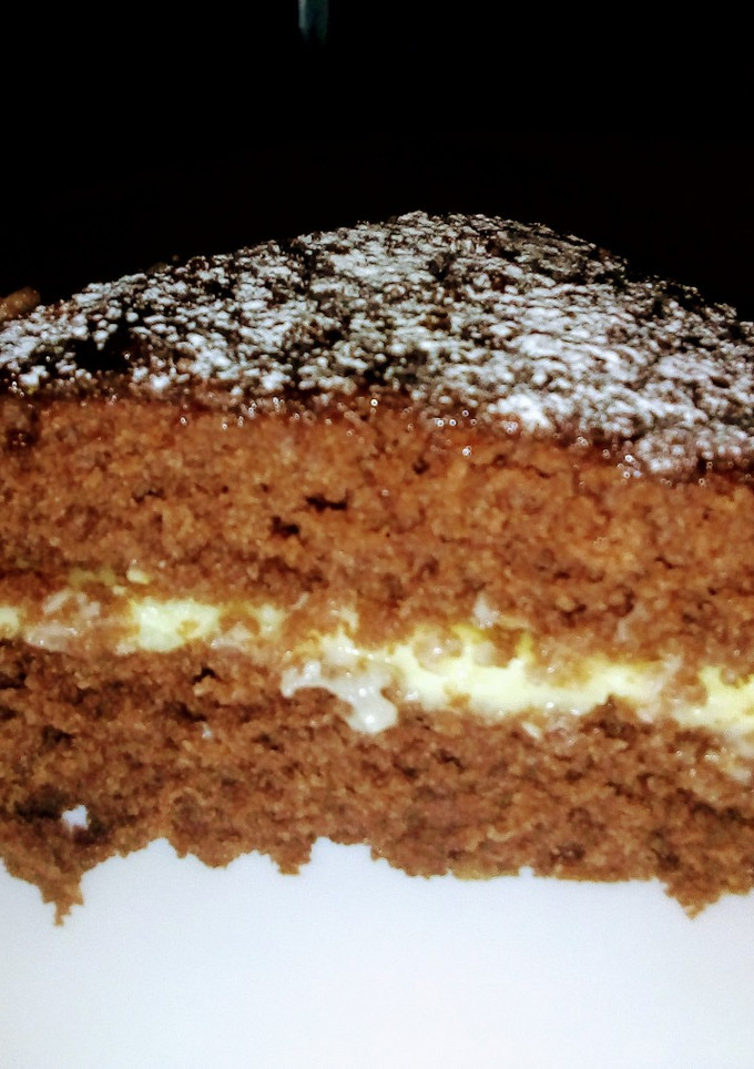 Una foto de Bizcochuelo de chocolate con crema pastelera de naranja