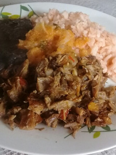 Una foto de Carne con salsa BBQ 🍖