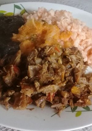 Una foto de Carne con salsa BBQ 🍖