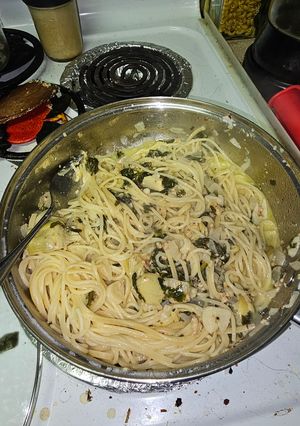 A picture of Lemon artichoke spinach pasta.
