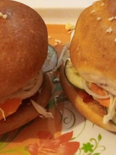वेज बर्गर (veg burger recipe in Hindi) रेसिपी मुख्य फोटो