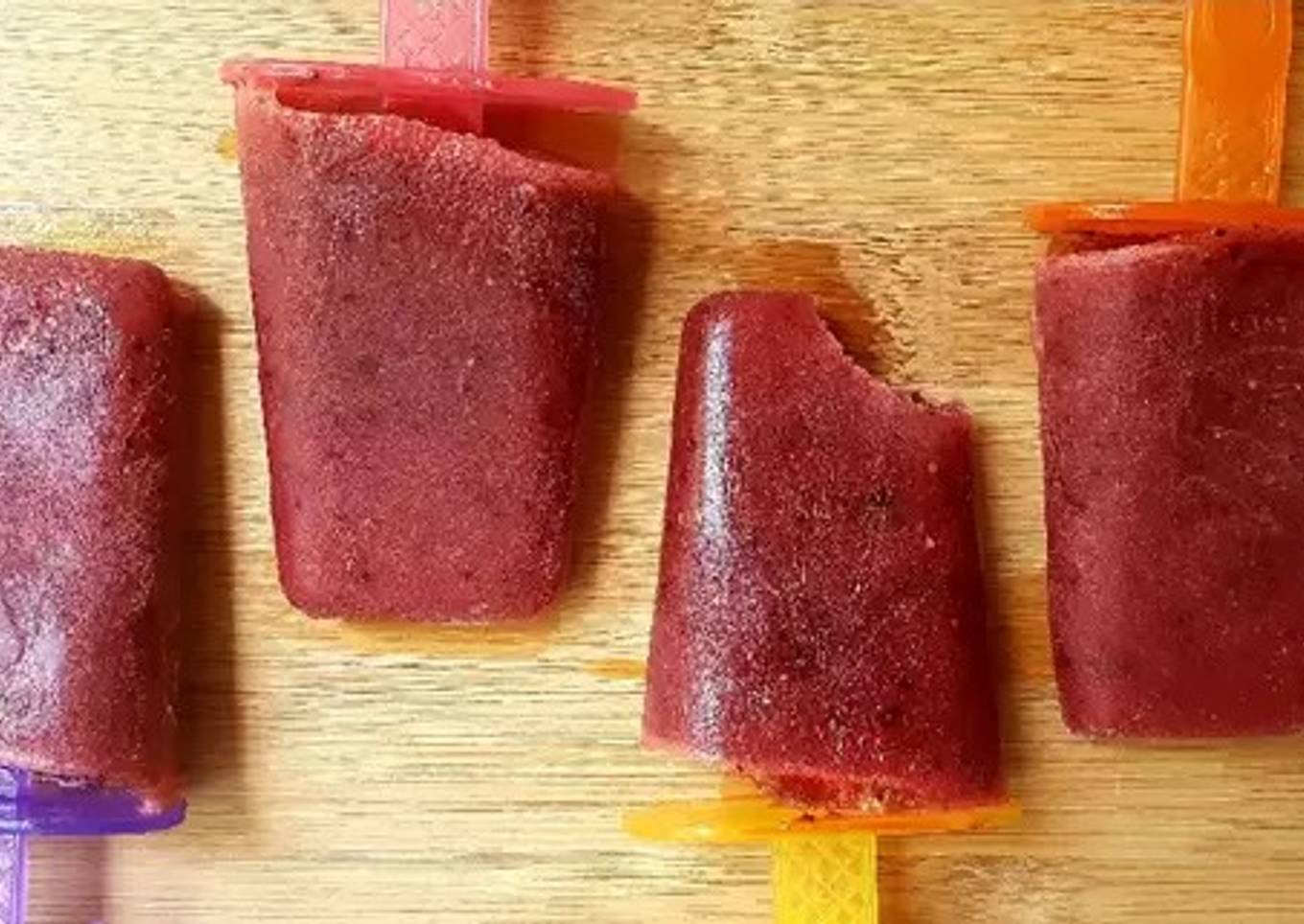 Berry ice lollies